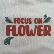 Ensemble jogging Focus on Flower