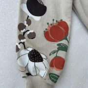 Ensemble jogging Focus on Flower
